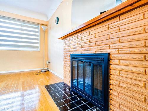 3930 Garnet Pl, Saanich, BC - Indoor With Fireplace