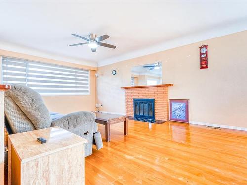 3930 Garnet Pl, Saanich, BC - Indoor Photo Showing Living Room With Fireplace