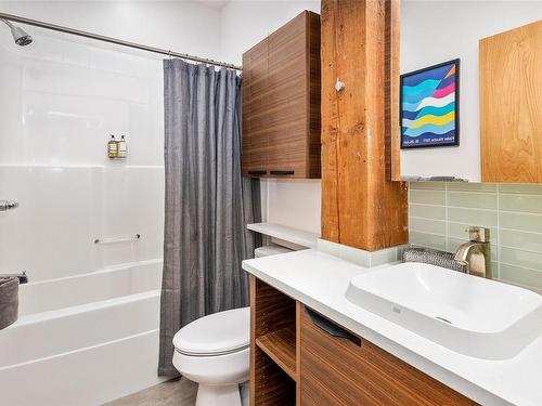 317-599 Pandora Ave, Victoria, BC - Indoor Photo Showing Bathroom