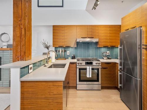 317-599 Pandora Ave, Victoria, BC - Indoor Photo Showing Kitchen With Upgraded Kitchen