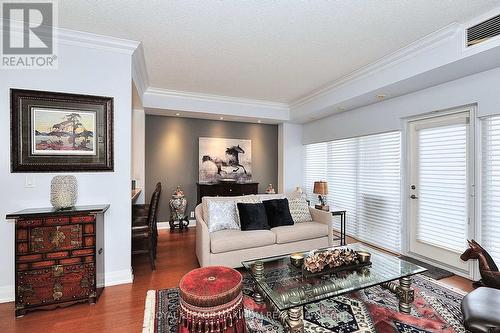 419 - 83 Woodbridge Avenue, Vaughan, ON - Indoor Photo Showing Living Room
