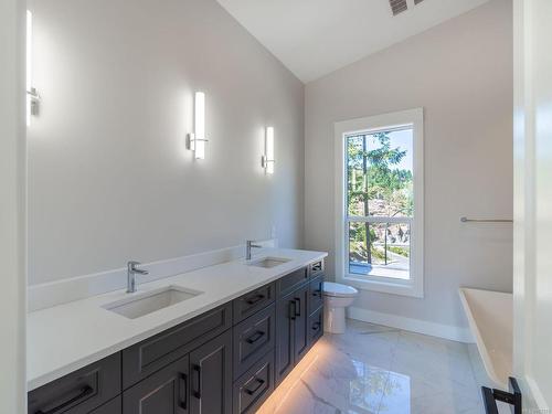 109-1217 Manzanita Pl, Nanaimo, BC - Indoor Photo Showing Bathroom