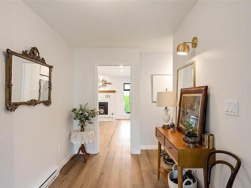 4202 Thornhill Cres, Saanich, BC - Indoor Photo Showing Other Room