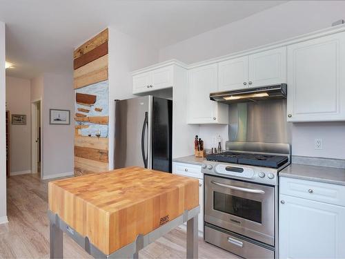 5 Stoneridge Dr, View Royal, BC - Indoor Photo Showing Kitchen
