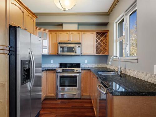 216-1642 Mckenzie Ave, Saanich, BC - Indoor Photo Showing Kitchen With Double Sink