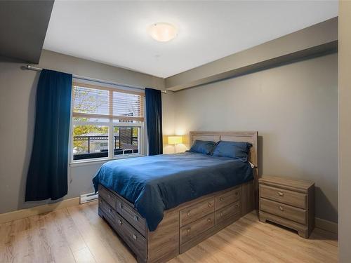216-1642 Mckenzie Ave, Saanich, BC - Indoor Photo Showing Bedroom