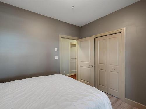 216-1642 Mckenzie Ave, Saanich, BC - Indoor Photo Showing Bedroom