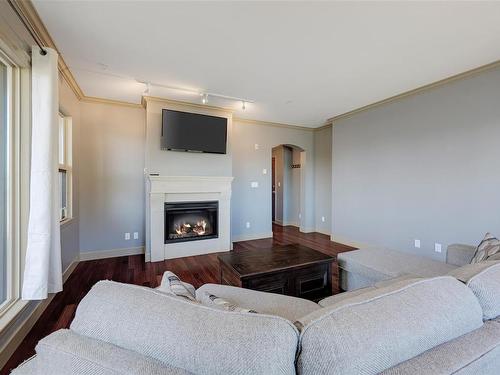 216-1642 Mckenzie Ave, Saanich, BC - Indoor With Fireplace