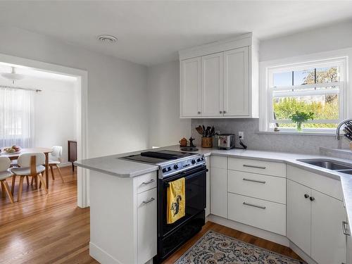 1250 Rockland Ave, Victoria, BC - Indoor Photo Showing Kitchen