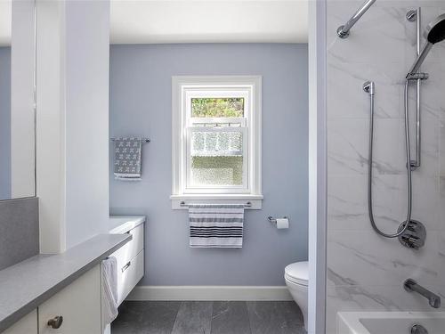1250 Rockland Ave, Victoria, BC - Indoor Photo Showing Bathroom