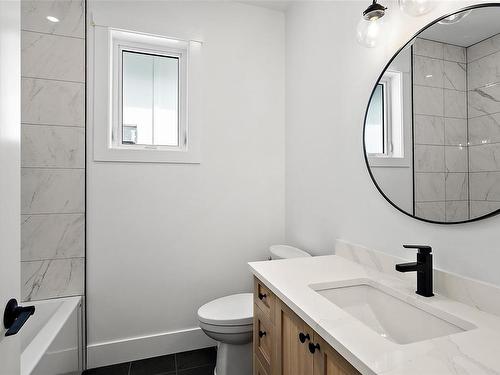 150 Atkins Rd, View Royal, BC - Indoor Photo Showing Bathroom