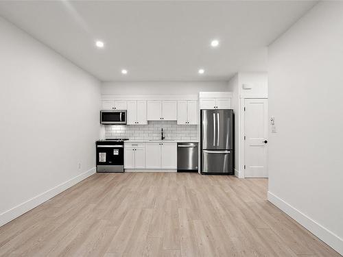 150 Atkins Rd, View Royal, BC - Indoor Photo Showing Kitchen