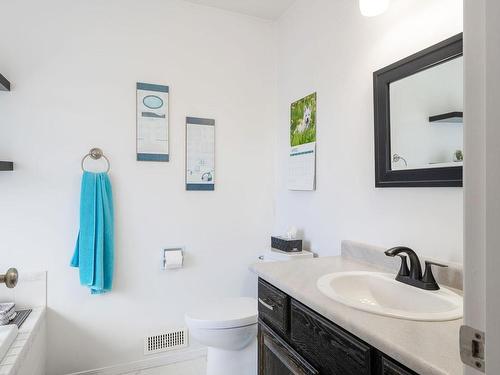 6110 Westporte Blvd, Port Alberni, BC - Indoor Photo Showing Bathroom