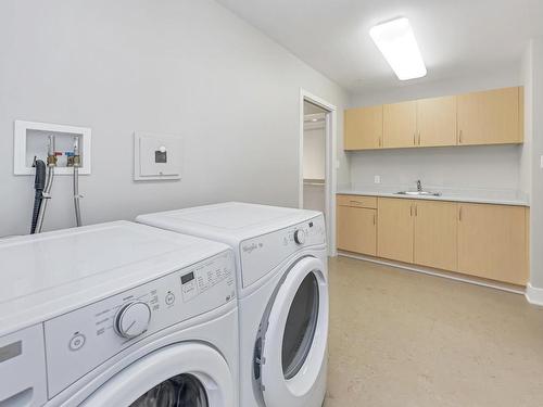 410-5332 Sayward Hill Cres, Saanich, BC - Indoor Photo Showing Laundry Room