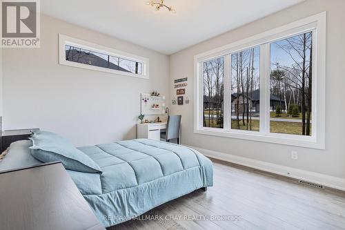 7 Walter James Parkway, Springwater, ON - Indoor Photo Showing Bedroom