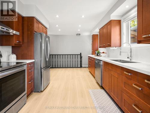 225 Eric Street, Clearview, ON - Indoor Photo Showing Kitchen