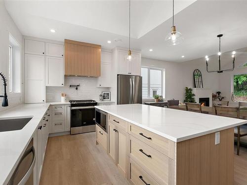 146 Atkins Rd, View Royal, BC - Indoor Photo Showing Kitchen With Upgraded Kitchen