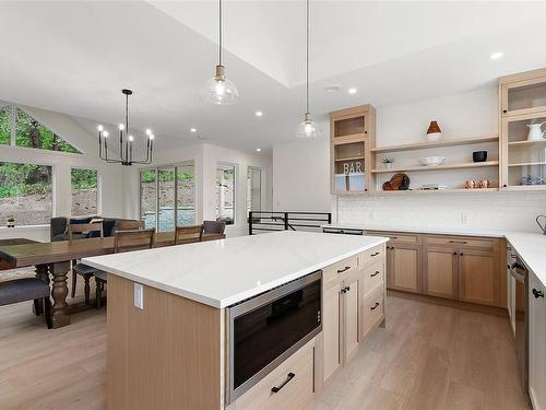 146 Atkins Rd, View Royal, BC - Indoor Photo Showing Kitchen