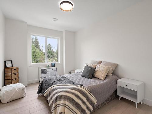 146 Atkins Rd, View Royal, BC - Indoor Photo Showing Bedroom