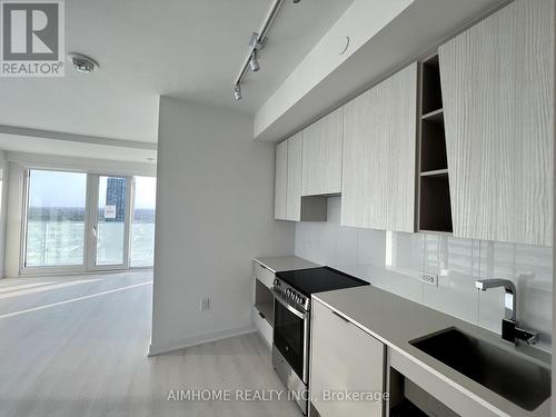 3404 - 3900 Confederation Parkway, Mississauga, ON - Indoor Photo Showing Kitchen