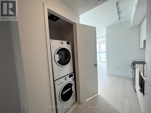 3404 - 3900 Confederation Parkway, Mississauga, ON - Indoor Photo Showing Laundry Room