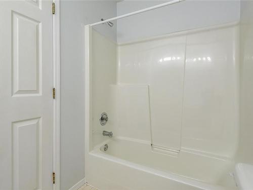 2112 9Th St East, Courtenay, BC - Indoor Photo Showing Bathroom