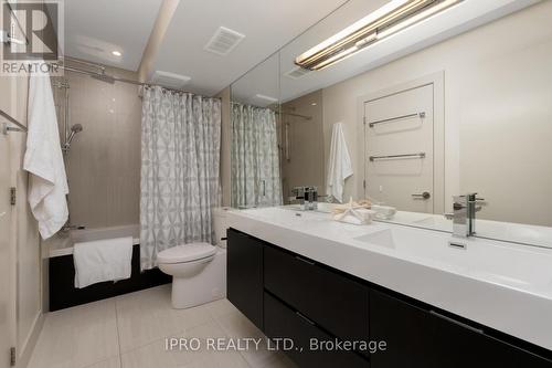 15 Niagara Street, Toronto, ON - Indoor Photo Showing Bathroom