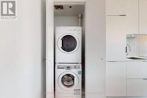 1603 - 5 St. Joseph Street, Toronto, ON - Indoor Photo Showing Laundry Room