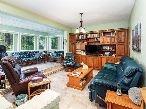 923 Sand Pines Dr, Comox, BC - Indoor Photo Showing Living Room