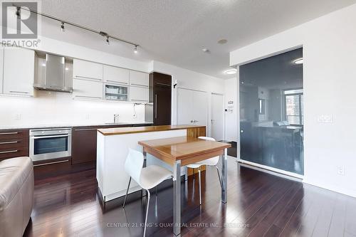 2612 - 770 Bay Street, Toronto, ON - Indoor Photo Showing Kitchen With Upgraded Kitchen