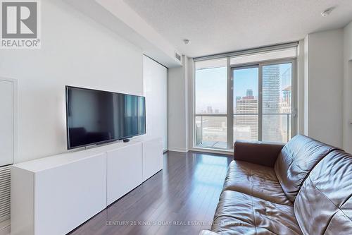 2612 - 770 Bay Street, Toronto, ON - Indoor Photo Showing Living Room
