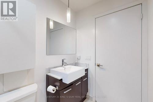 2612 - 770 Bay Street, Toronto, ON - Indoor Photo Showing Bathroom