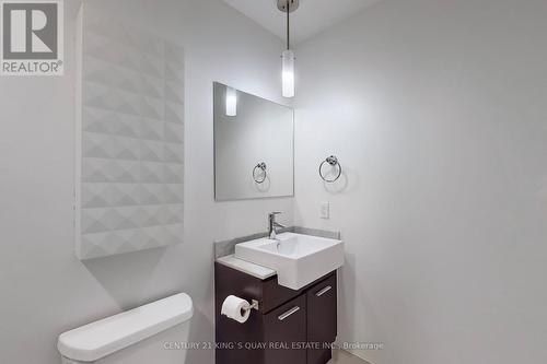2612 - 770 Bay Street, Toronto, ON - Indoor Photo Showing Bathroom