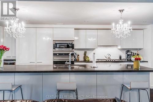 201 - 500 Wellington Street W, Toronto, ON - Indoor Photo Showing Kitchen With Upgraded Kitchen