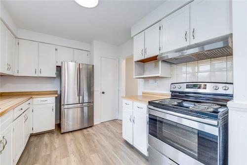 615 Cumberland Avenue, Burlington, ON - Indoor Photo Showing Kitchen