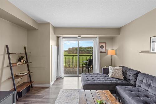 45 Kingsbury Square|Unit #402, Guelph, ON - Indoor Photo Showing Living Room