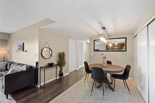 45 Kingsbury Square|Unit #402, Guelph, ON - Indoor Photo Showing Dining Room