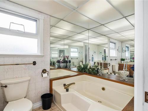 911 Galerno Rd, Campbell River, BC - Indoor Photo Showing Bathroom