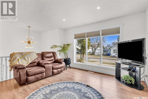 203 2Nd Street E, Wilkie, SK - Indoor Photo Showing Living Room