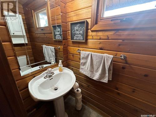 93 Scott Crescent, Weyburn, SK - Indoor Photo Showing Bathroom