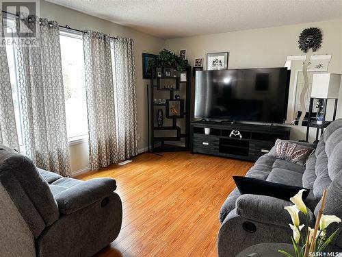 11226 Gardiner Drive, North Battleford, SK - Indoor Photo Showing Living Room