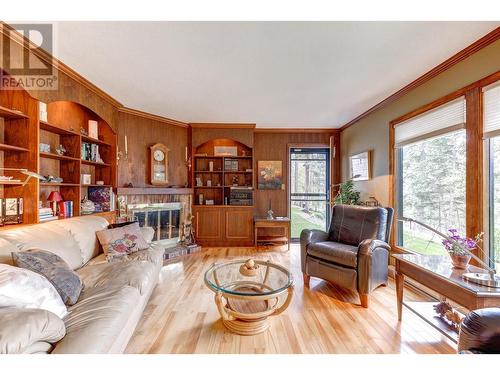 16550 Barkley Road, Lake Country, BC - Indoor Photo Showing Living Room With Fireplace