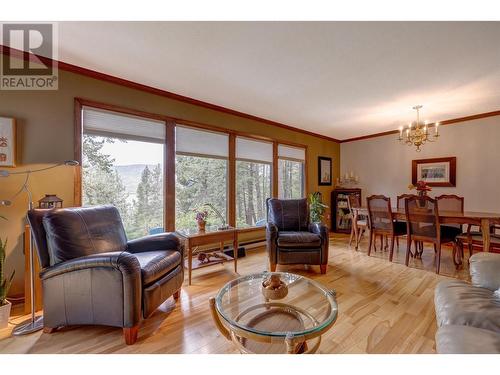 16550 Barkley Road, Lake Country, BC - Indoor Photo Showing Living Room