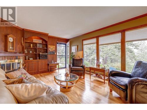 16550 Barkley Road, Lake Country, BC - Indoor Photo Showing Living Room With Fireplace