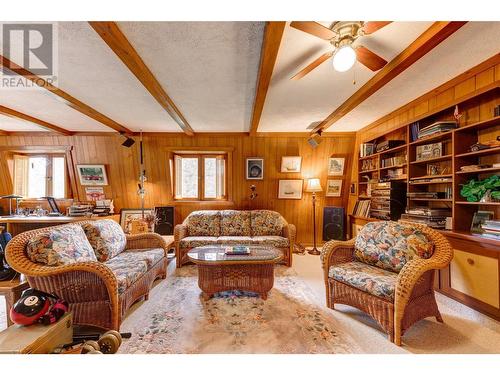 16550 Barkley Road, Lake Country, BC - Indoor Photo Showing Living Room