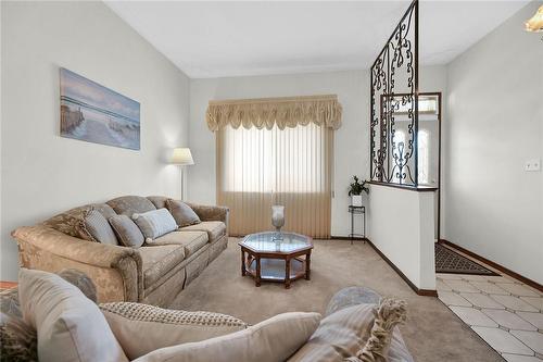 175 Victoria Avenue N, Hamilton, ON - Indoor Photo Showing Living Room