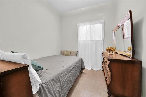 175 Victoria Avenue N, Hamilton, ON - Indoor Photo Showing Bedroom