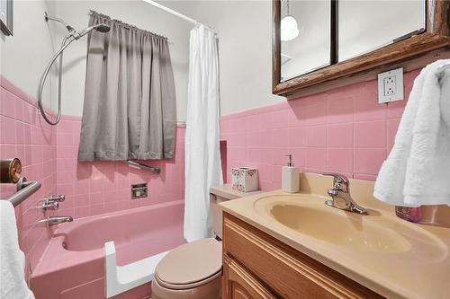 175 Victoria Avenue N, Hamilton, ON - Indoor Photo Showing Bathroom