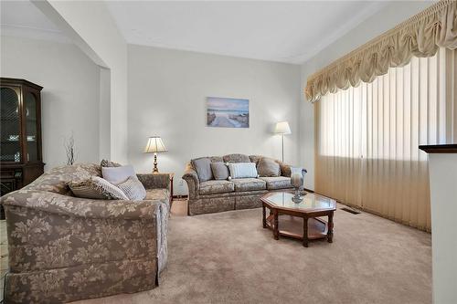175 Victoria Avenue N, Hamilton, ON - Indoor Photo Showing Living Room