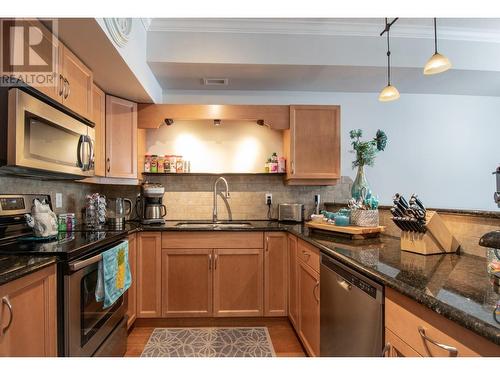 7922 Okanagan Landing Road Unit# 602, Vernon, BC - Indoor Photo Showing Kitchen